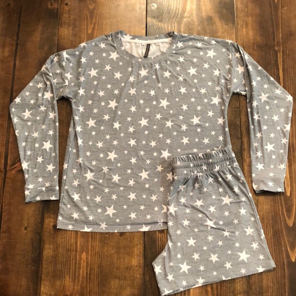 🌟Host Pick🌟Women’s Star Pajama Set - Picture 1 of 3
